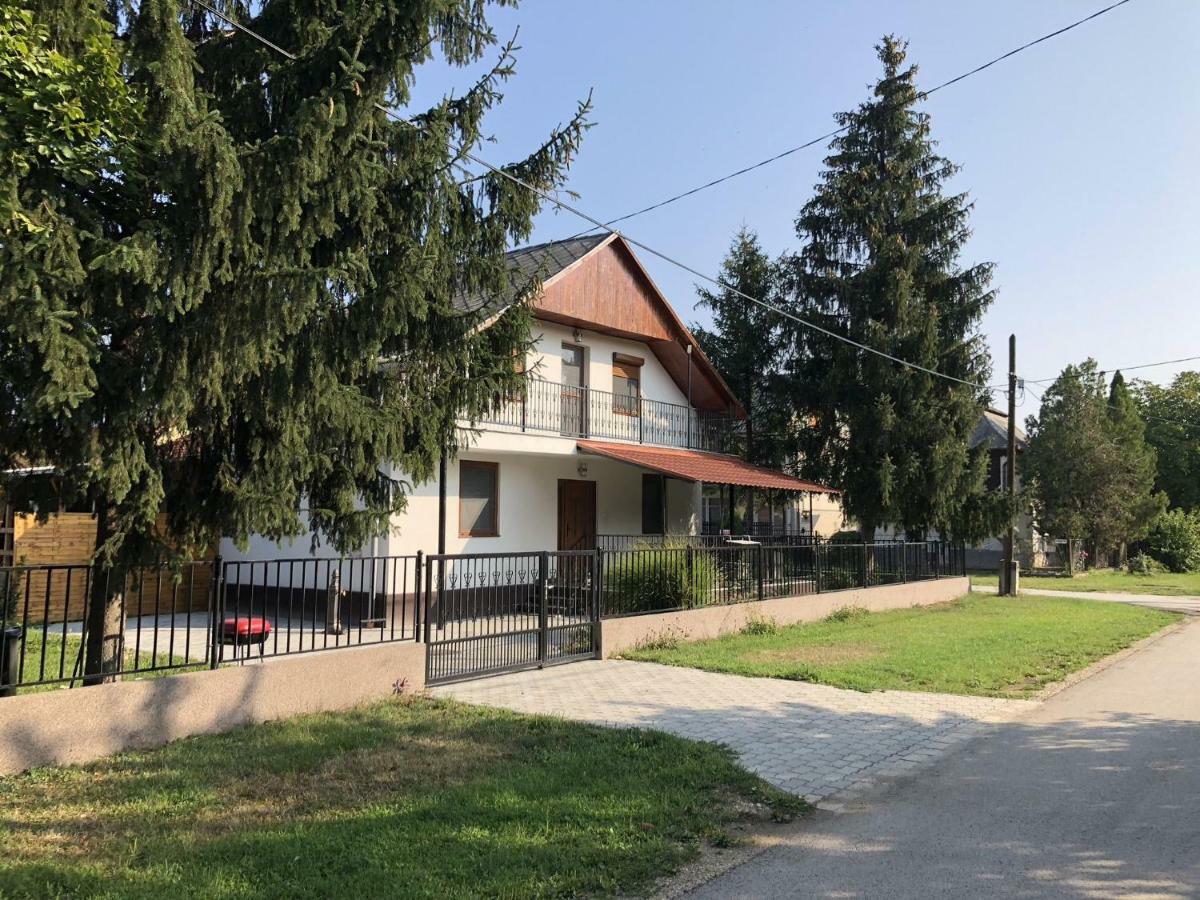 Starlight Apartment Mezőkövesd Exterior foto